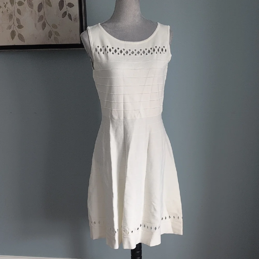 French Connection White Sleeveless Cutout Fit-and-Flare 'kai' 12 - Picture 1 of 11